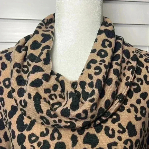 Emily Daniels Leopard Print Cowl Neck Sweater Size Large Tan & Black - Picture 2 of 8